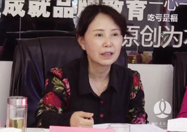 4：龍繼紅——長沙市芙蓉區(qū)大同小學(xué)校長，正高級教師、特級教師，國家督學(xué)、長沙市人大代表，湖南省教育學(xué)會小學(xué)校長工作專業(yè)委員會副理事長.jpg
